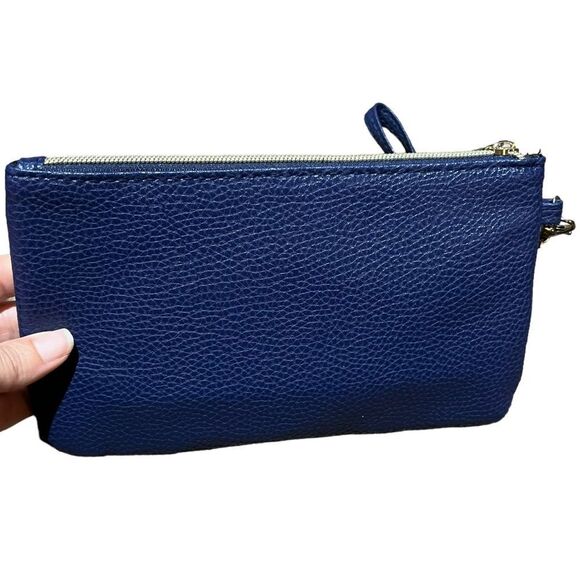 😊3/$30 Liz Claiborne Navy wristlet with phone charger attachment - Picture 3 of 8